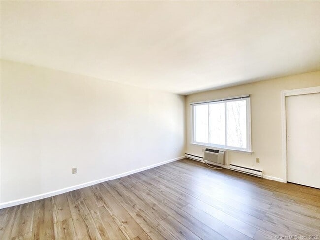 Building Photo - 37 Ferris Ave Unit 8