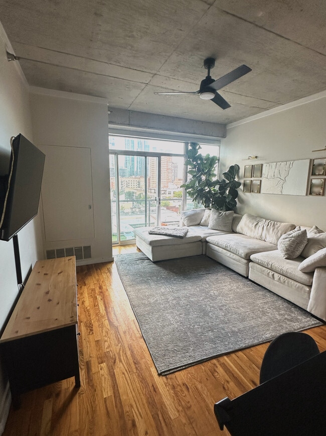 Building Photo - 1620 S Michigan Ave Unit #702 Rental