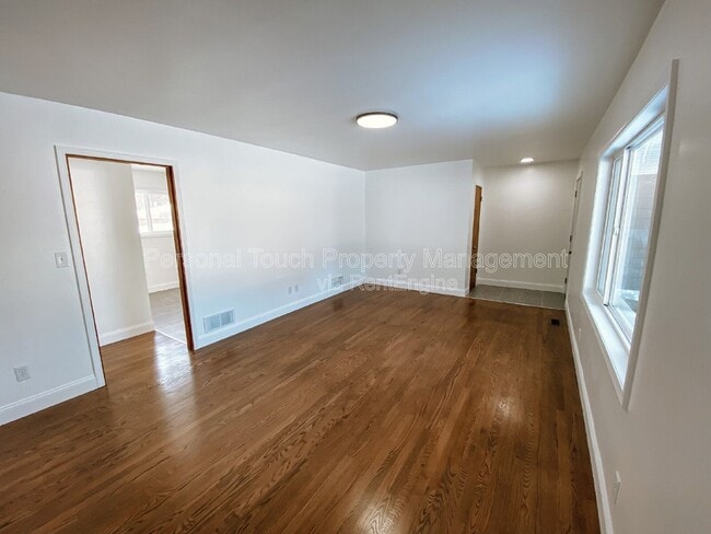 Photo - 1610 2nd St N