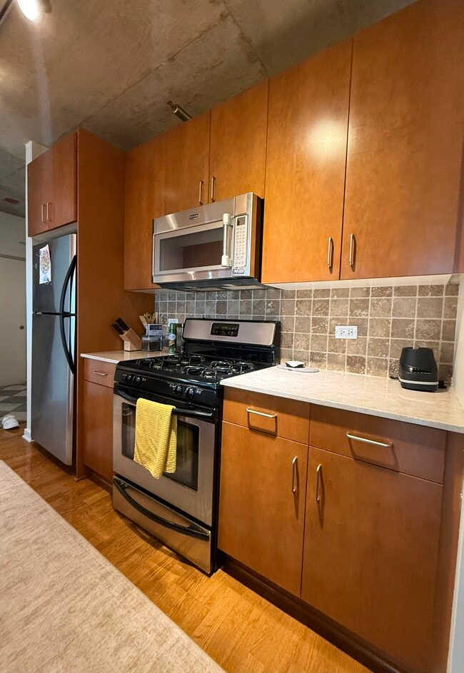 Building Photo - 611 S Wells St Unit 806