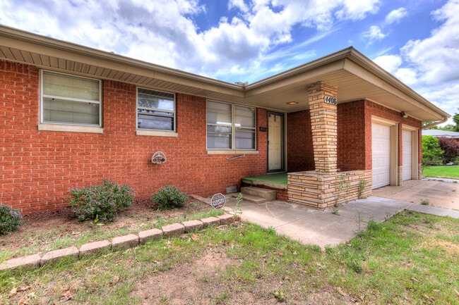 Photo - Spacious 3-Bedroom Home with a Fenced Yard...
