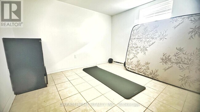 Photo - 83 Cornwallis Dr