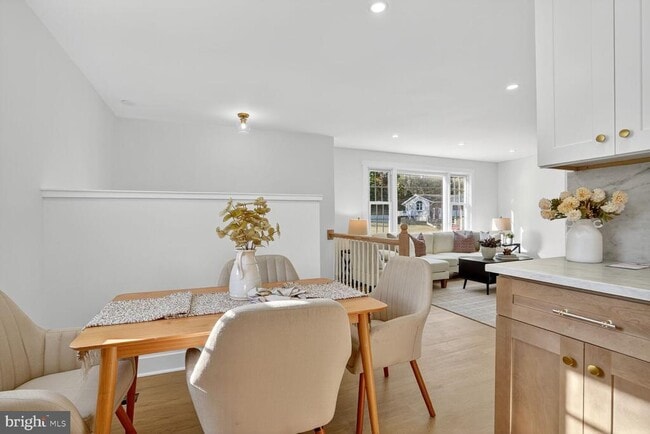 Photo - 8915 Sylvania St