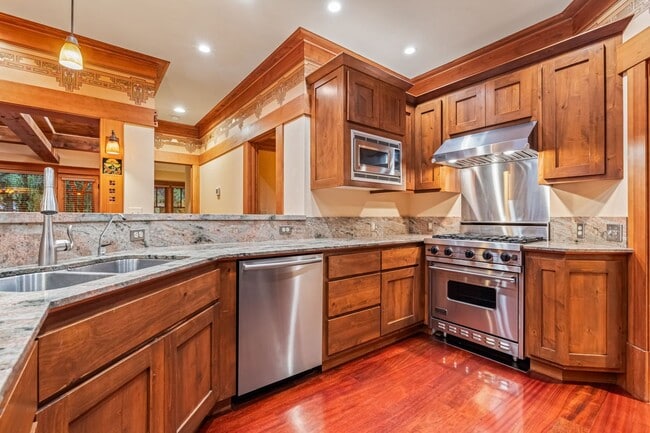 Photo - Luxury 3-Bedroom, 2.5-Bath Townhouse Retre...