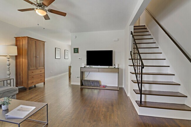 Photo - 2317 Western Ave Unidad 2319