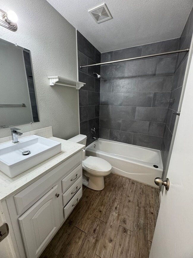 Photo - 1910 Westridge Dr Unit A