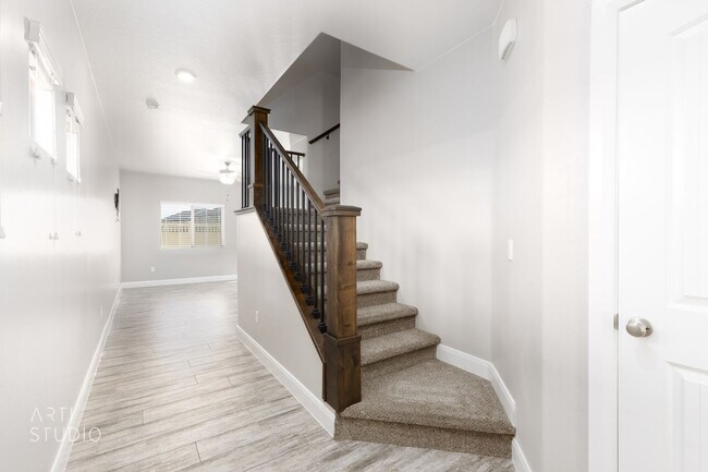 Photo - 3 Bedroom, 2.5 Bathroom Blackhawk Townhome