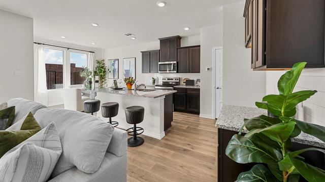 Photo - 740 Thorn Crk Dr