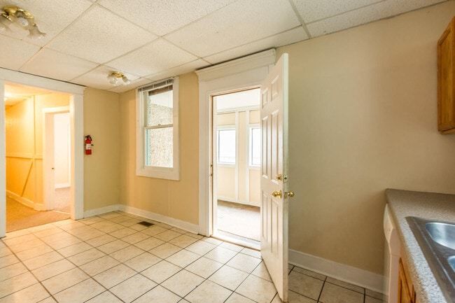 Photo - 628 University