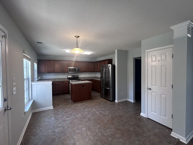 Large 3 bedroom 2 living room house w comm Pool!