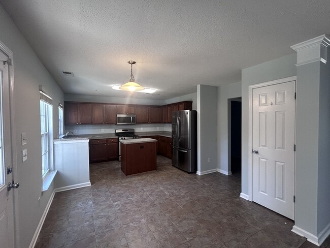 Photo - Large 3 bedroom 2 living room house w comm Pool!