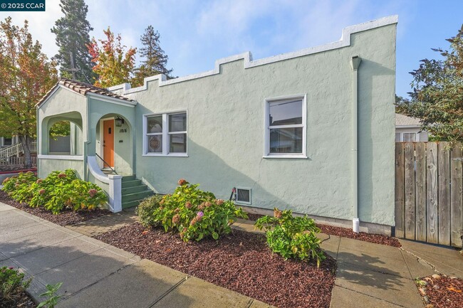 Photo - 1016 Castro St