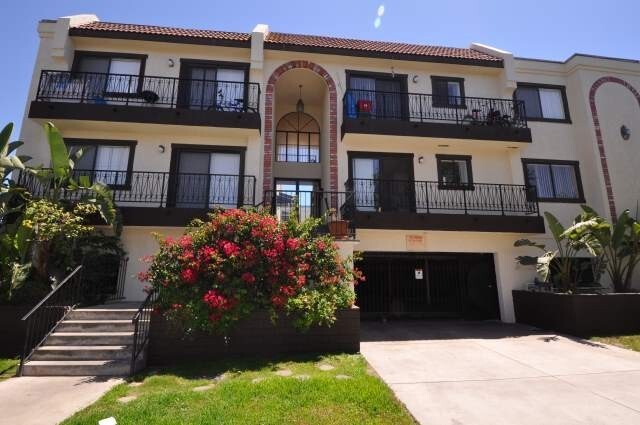 Photo - 12338 Oxnard St Apartment Unit 105