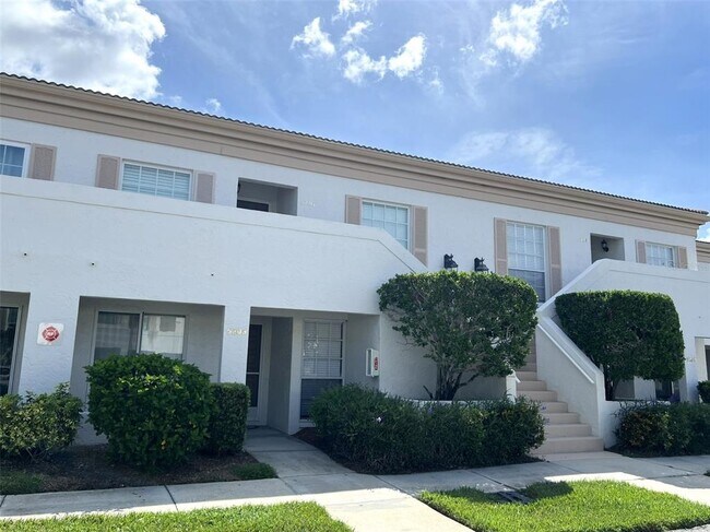Building Photo - 5205 Wedgewood Ln Unit 15 Rental