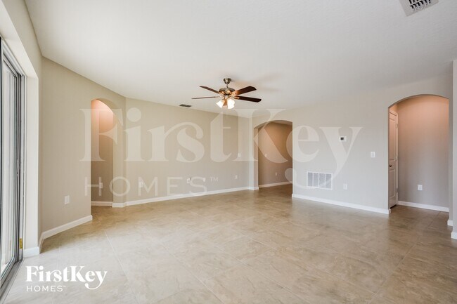 Photo - 614 Lindbergh Wy