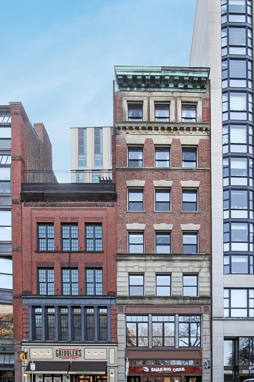 Building Photo - 140 Boylston St Unit 10