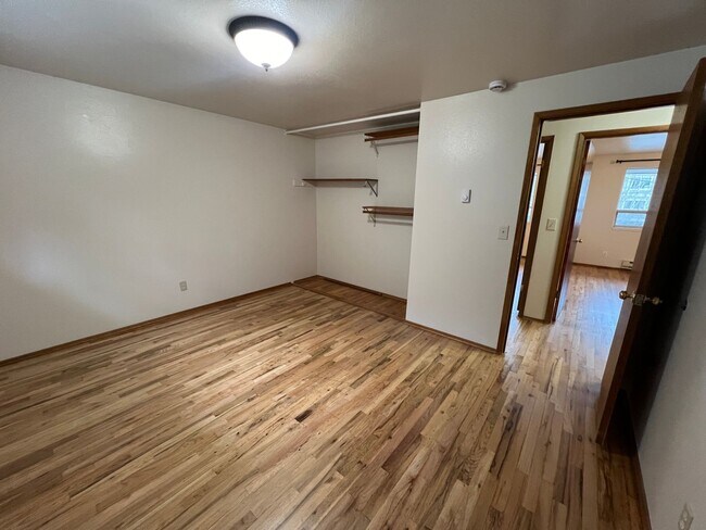 Photo - 13807 FERAL BUELLER TRI-PLEX LLC Unidad 13807