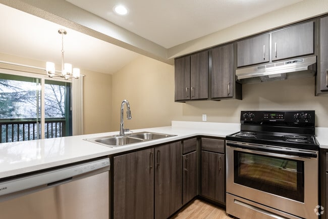 2BR, 1BA - 884 SF - Renovated