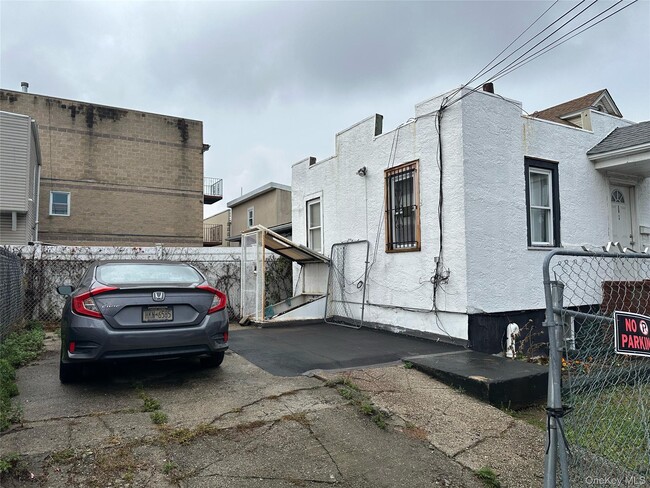 Building Photo - 107-09 156th St