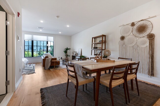 Photo - 760 Broadway