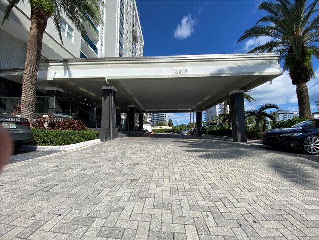 Photo - 6770 Indian Creek Dr Unit 4J