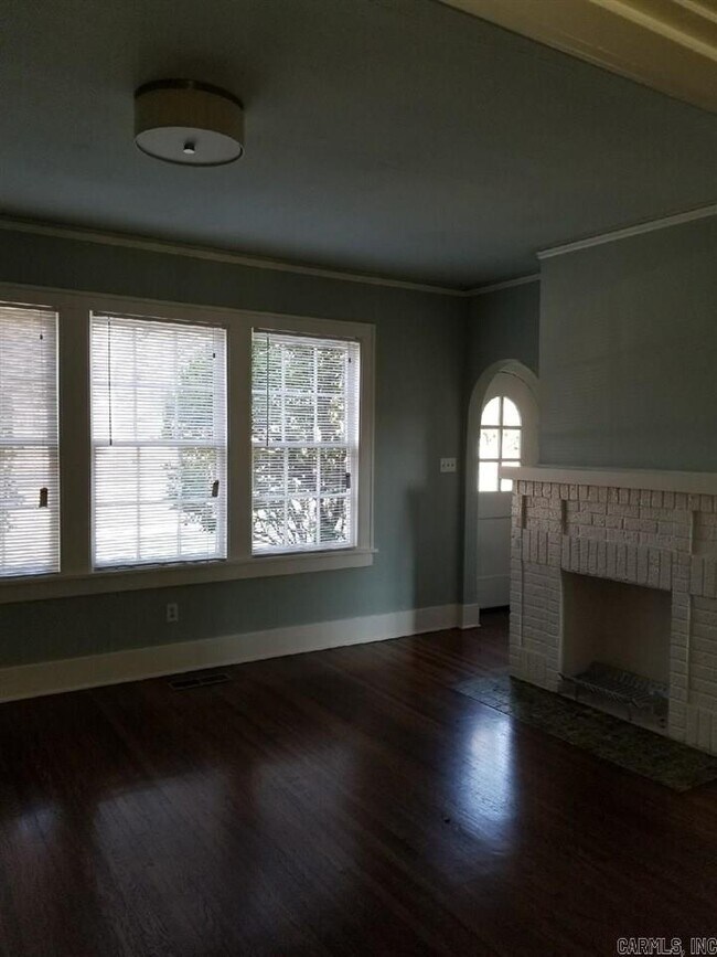 Photo - 421 Louise St