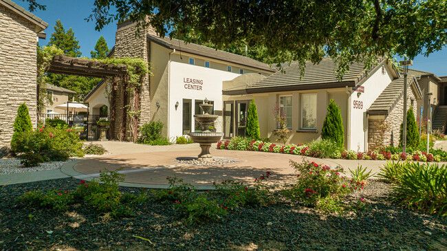 Building Photo - Lake Point Rental