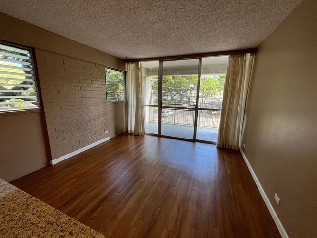Building Photo - Punahou Wilder (Manoa/Makiki) - 2 bedrooms... Unit 301