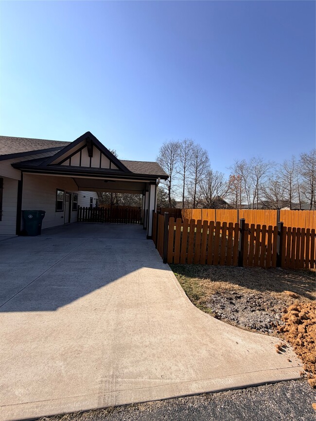 Photo - 2005 Pasadena Blvd