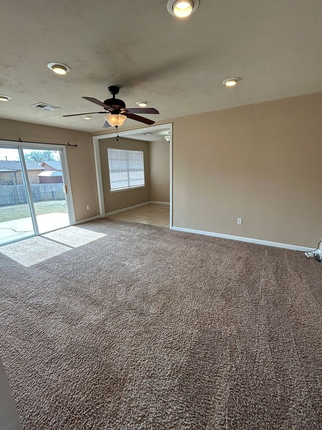 Photo - 3 bedroom NOW AVAILABLE in the MAC school ...