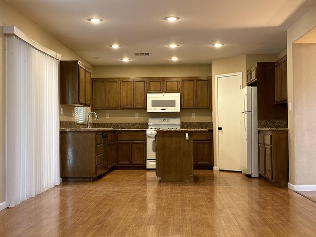 Photo - 5537 Spruce Hill Ct