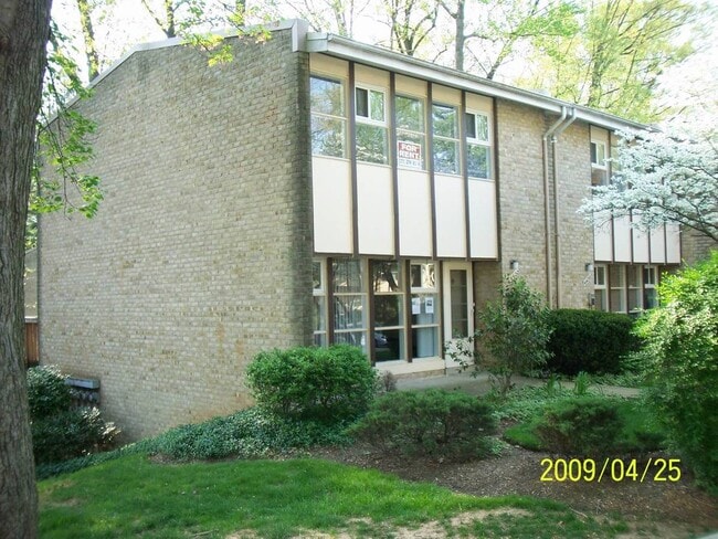 Building Photo - 4422 Forest Glen Ct
