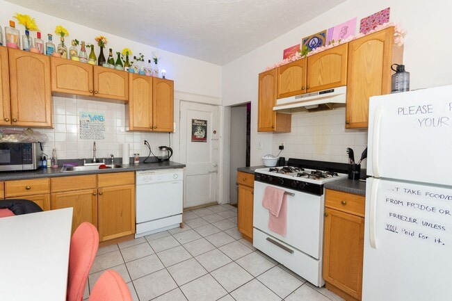 Building Photo - Allston 2bed close to BU $2600 - September 2026 Move in
