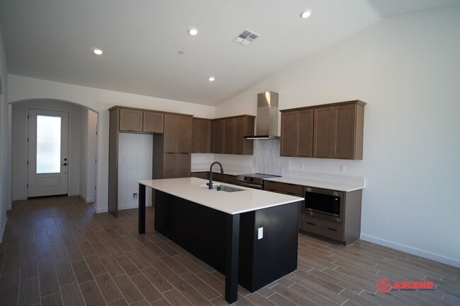 Photo - Stunning Newly Built Home in the Southwest!