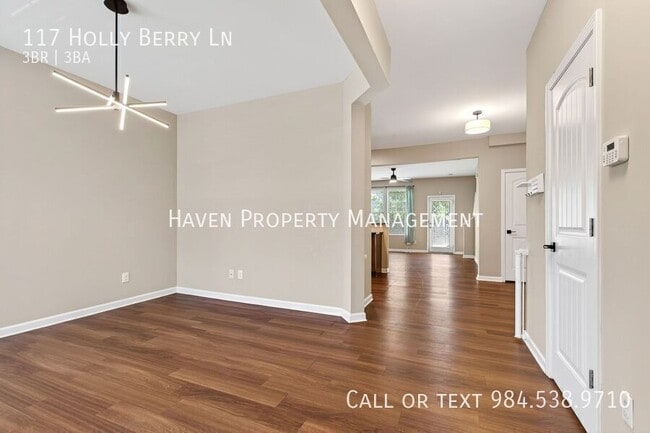Photo - 117 Holly Berry Ln
