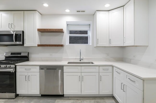 Photo - 2316 W Augusta Blvd Unit GF