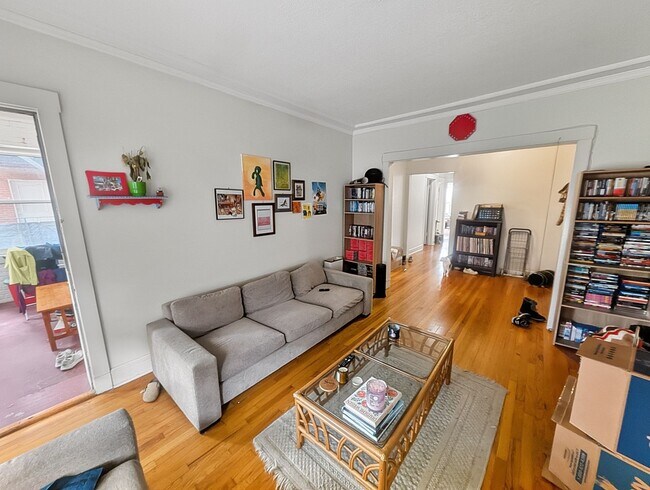 Photo - Large 3-bed/1-bath Apartment in the Heart of Rogers Park! Unit 1308-1