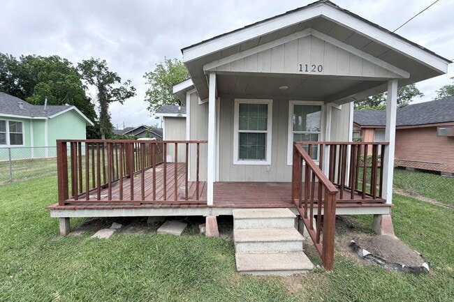 Photo - 1120 Stowe St