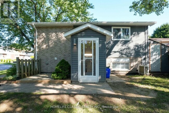 Photo - 100 Chaucer Crescent
