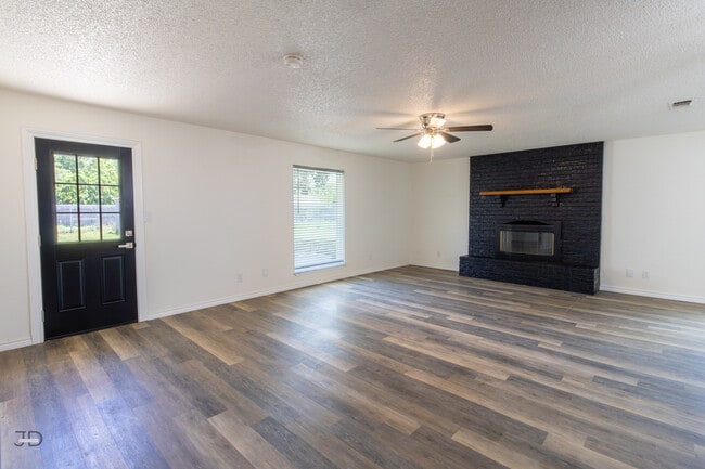 Photo - 1214 Sycamore Dr