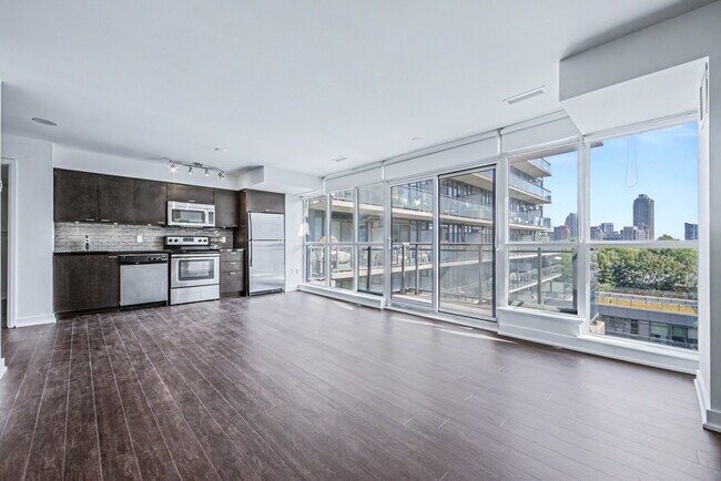 Photo - 775-775 King St W