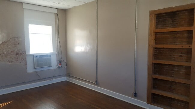 Photo - 303 1/2 S Osage Unit Apt 1