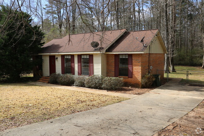 Building Photo - 3 Bedroom 2 Bath in Cary Woods S/D Rental