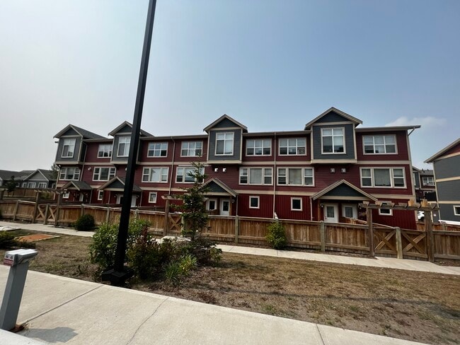 Photo - 10303-10112 112 St