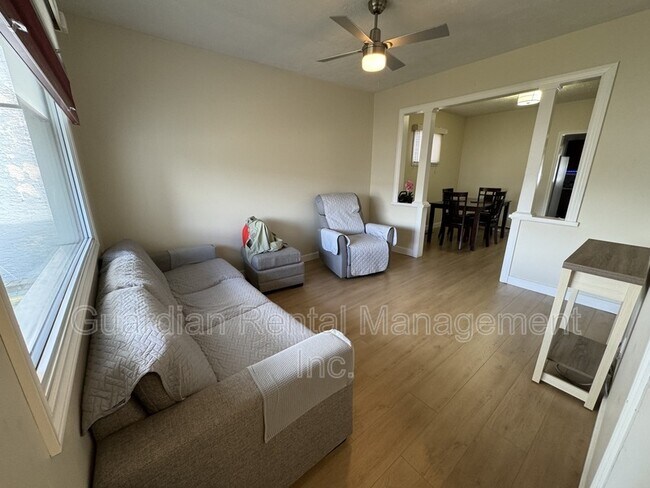 Photo - 318 May St N