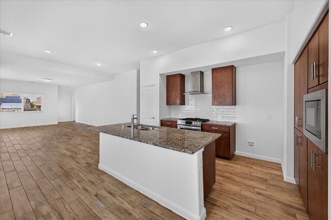 1261 Rosebush Rd