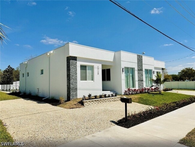 Building Photo - 2479 Shadowlawn Dr