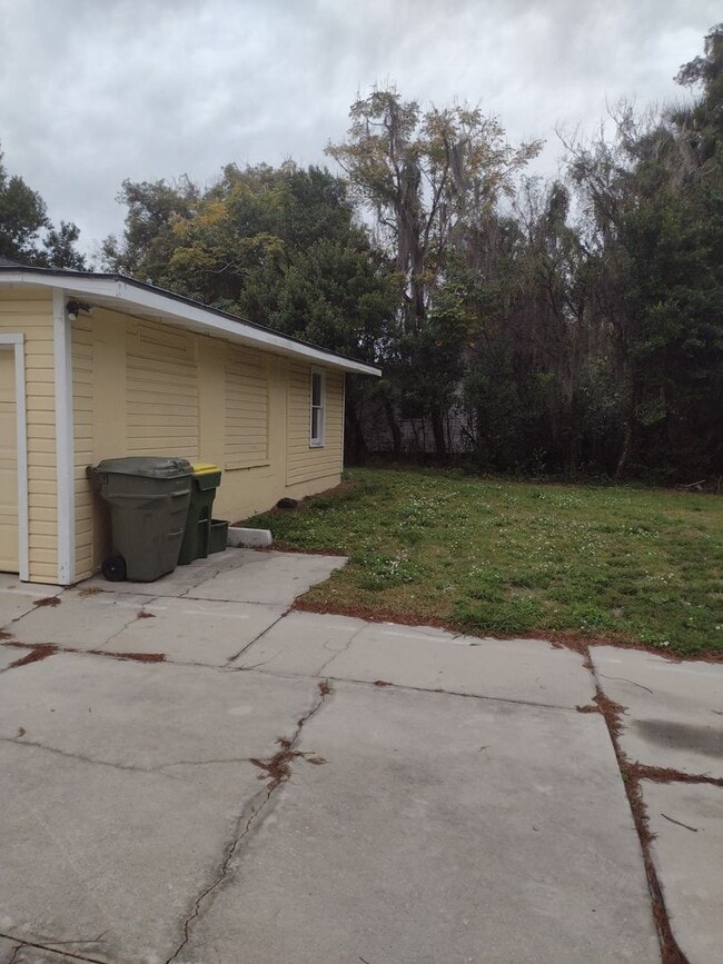 320 S 4th St