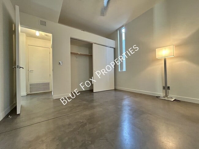 Photo - 3611 E 3rd St