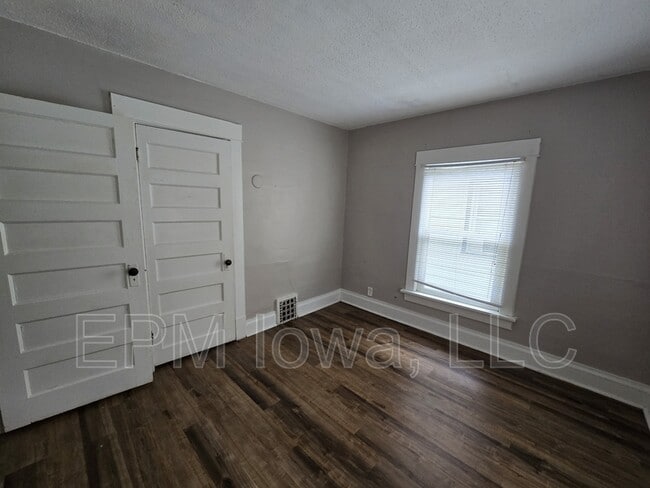 Photo - 408 1/2 Locust St